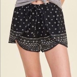 Hollister Black and White Patterned Flowey Shorts